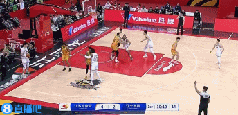 底線球不是難題！張鎮(zhèn)麟底線球助奧利弗空接暴扣&奧利弗微微一笑
