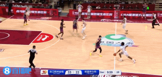 屢試不爽！李炎哲接球沖擊籃筐 連續(xù)3次內(nèi)線打中獨得6分