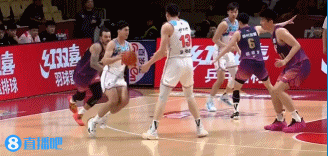 奮力反擊！新疆下半場轟出16-4的攻擊波將分差迫近到個位數(shù)