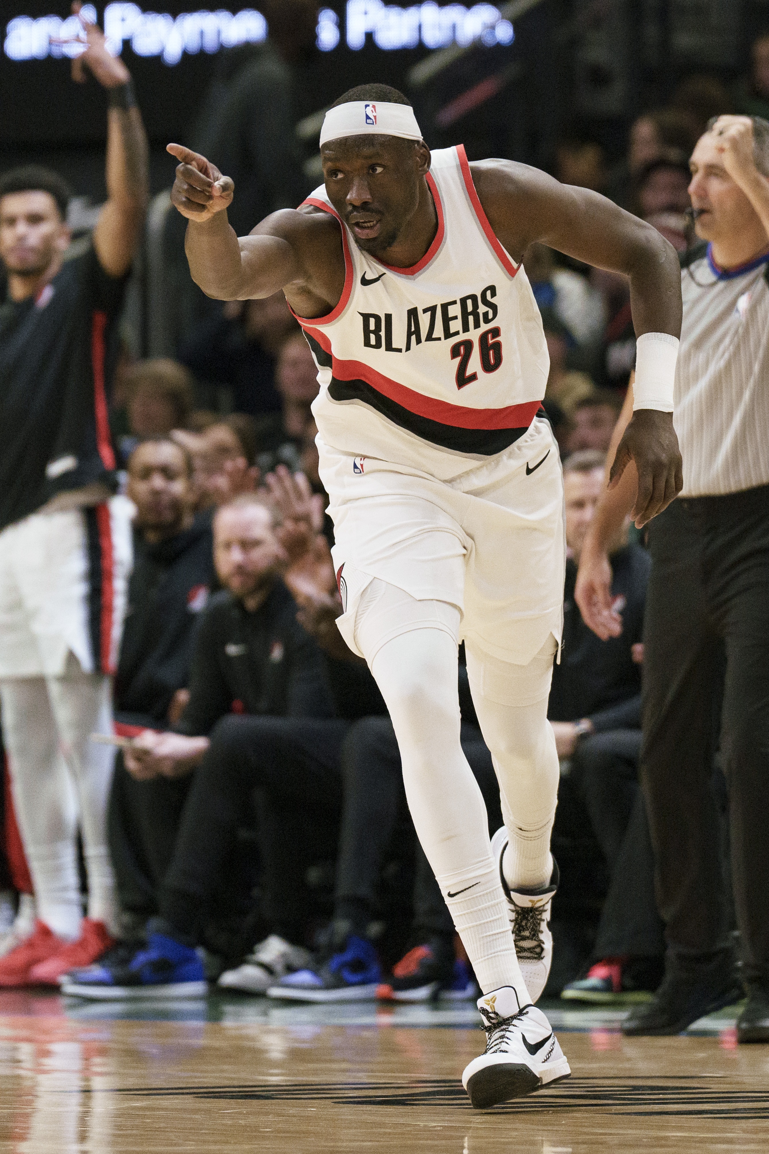 CBA名宿！里斯上半場三分4中3 11分鐘砍下11分5籃板