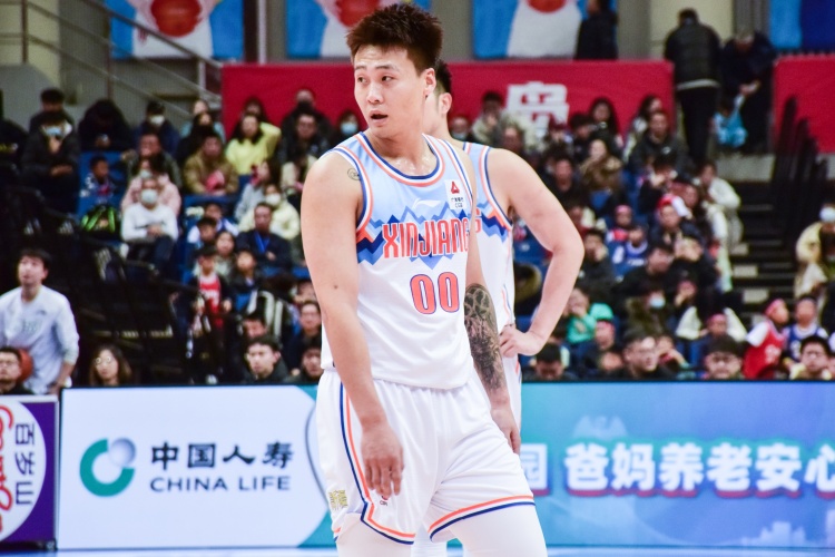開場就手感熱！趙睿首節(jié)僅8分鐘 5中4&三分2中2拿到11分