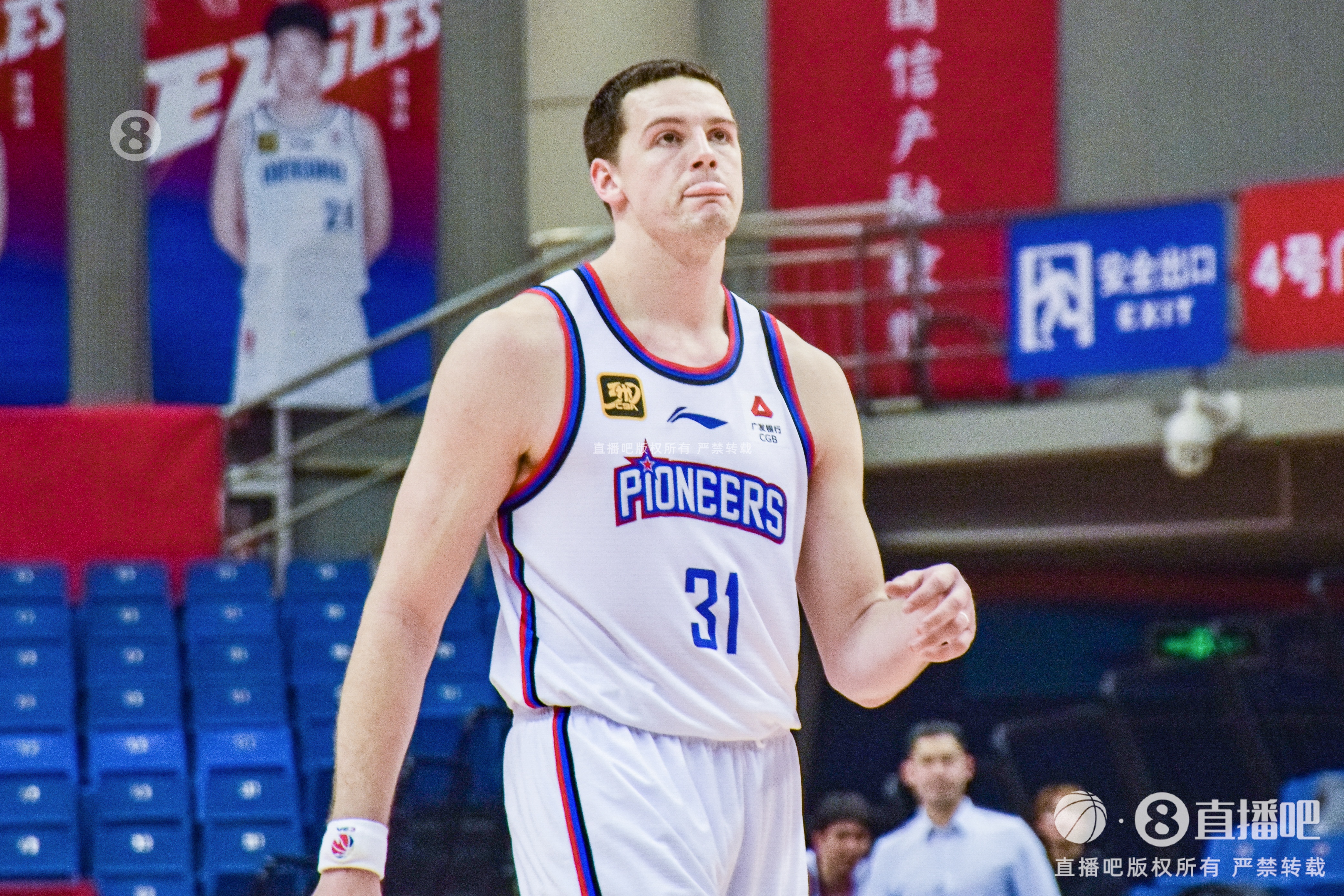 外線開火！大衛(wèi)-詹姆斯半場12中8砍23分5板 三分8中6